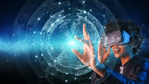 Imagen de archivo de una mujer con gafas de realidad virtual Imagen de archivo de una mujer con gafas de realidad virtual/ Pixabay