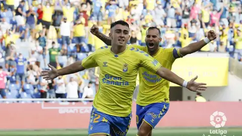 Alberto Moleiro y Jesé celebran un tanto con la UD Las Palmas.