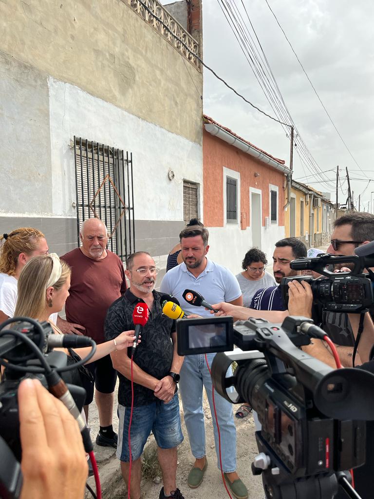 El PP de Elche denuncia que la reordenación de una manzana en Carrús obliga a retranquear una veintena de viviendas El PP de Elche denuncia que la reordenación de una manzana en Carrús obliga a retranquear una veintena de viviendas