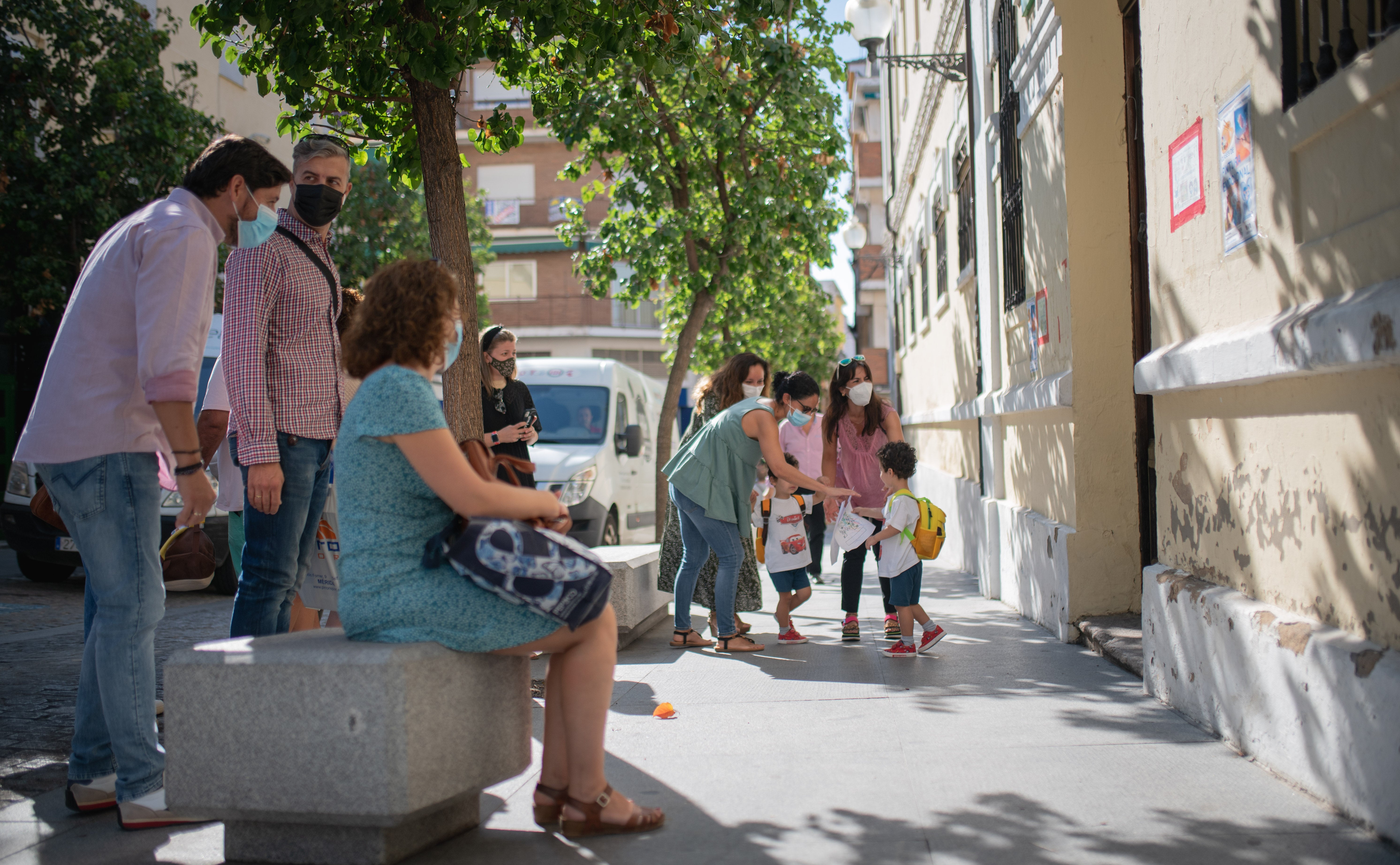 UGT pide al Ayuntamiento de Mérida que permita a las familias de los alumnos del Trajano acceder en coche UGT pide al Ayuntamiento de Mérida que permita a las familias de los alumnos del Trajano acceder en coche