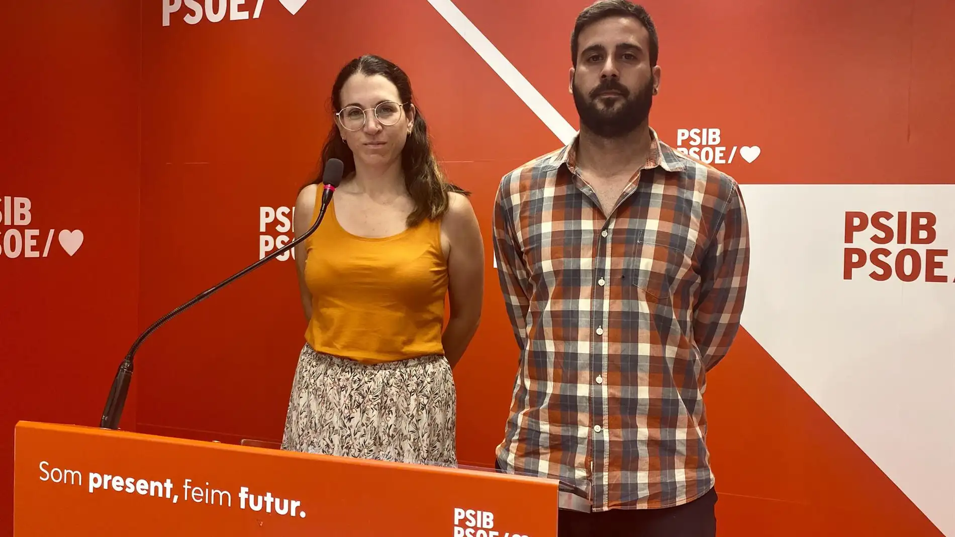 Antònia Sastre y Antoni Bordoy, en la sede del PSIB.