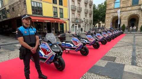 Presentaci&oacute;n oficial de las nuevas motocicletas adscritas a las Unidades de Polic&iacute;a de Tr&aacute;fico y Polic&iacute;a Comunitaria en Gij&oacute;n