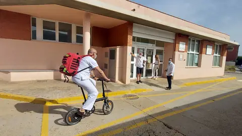 Los médicos del interior obligados a cubrir los servicios en bicicleta