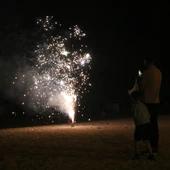 Verbena de Sant Joan: Se espera que unas 60.000 personas acudan a la playa para celebrar un Sant Joan marcado por el elevado riesgo de incendios Verbena de Sant Joan: Se espera que unas 60.000 personas acudan a la playa para celebrar un Sant Joan marcado por el elevado riesgo de incendios