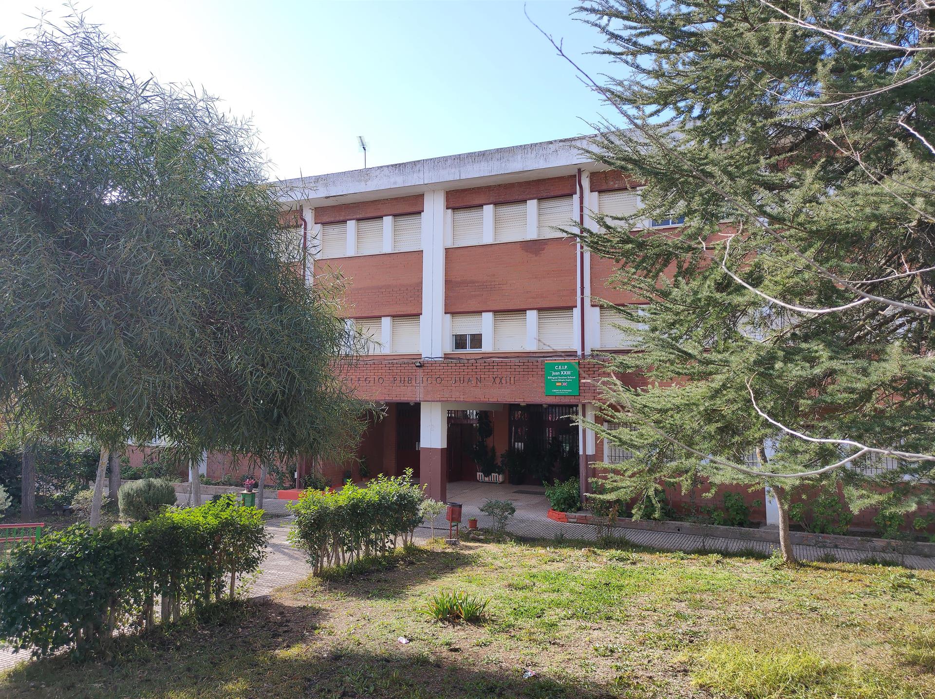 El TSJEX admite a trámite un recurso contra el cierre del Colegio Juan XXIII de Mérida El TSJEX admite a trámite un recurso contra el cierre del Colegio Juan XXIII de Mérida