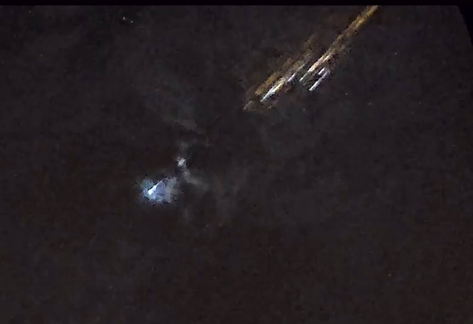 Un cohete chino llena de luces el cielo de Almería Un cohete chino llena de luces el cielo de Almería