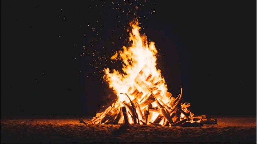 El Ayuntamiento volverá a permitir hogueras en las playas durante la Noche de San Juan El Ayuntamiento volverá a permitir hogueras en las playas durante la Noche de San Juan