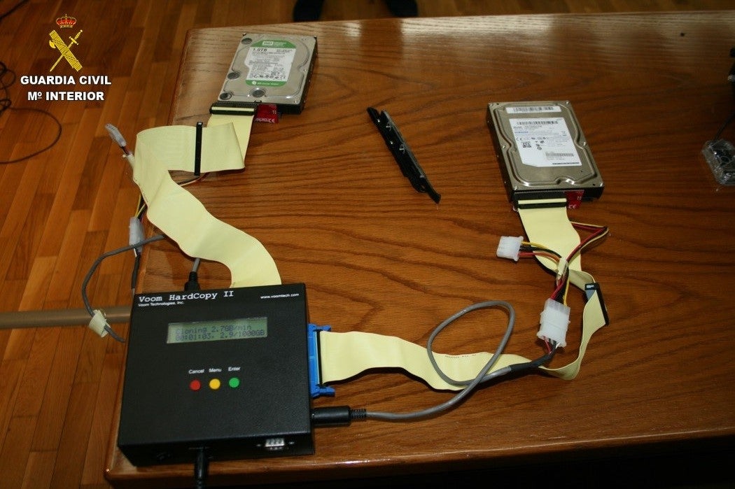 Desarticulan un grupo criminal dedicado a cometer ciberestafas tras una denuncia en Miguelturra Desarticulan un grupo criminal dedicado a cometer ciberestafas tras una denuncia en Miguelturra