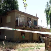 La Guardia Civil investiga en el domicilio de Villagarcía de la Vega, donde tuvieron lugar los hechos La Guardia Civil investiga en el domicilio de Villagarcía de la Vega, donde tuvieron lugar los hechos