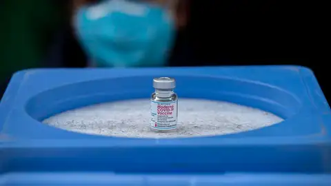 Cuarta dosis vacuna Covid: Moderna promete &quot;potentes&quot; resultados contra las nuevas variantes de ómicron