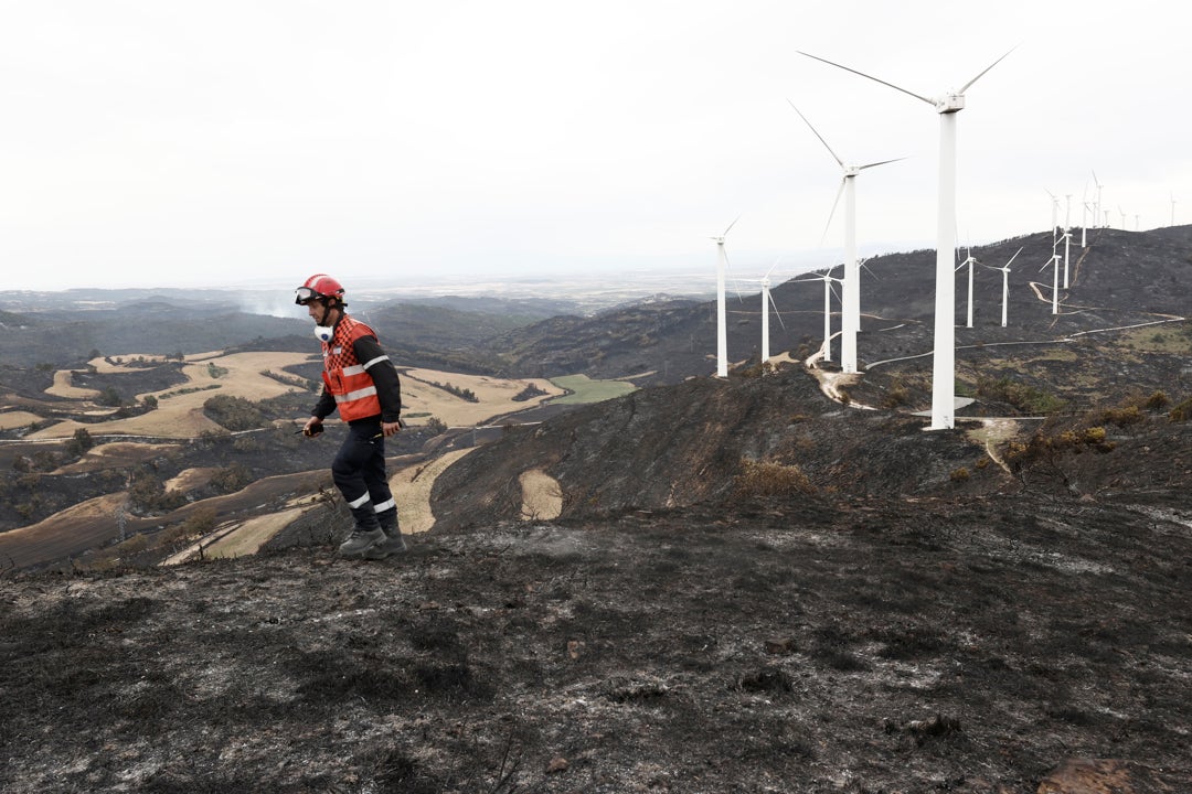 España en llamas: Continúa la ola de incendios y crece el malestar entre los vecinos afectados España en llamas: Continúa la ola de incendios y crece el malestar entre los vecinos afectados