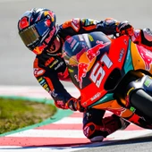 Pedro Acosta se rompe el fémur izquierdo y se pierde el GP de Países Bajos Pedro Acosta se rompe el fémur izquierdo y se pierde el GP de Países Bajos