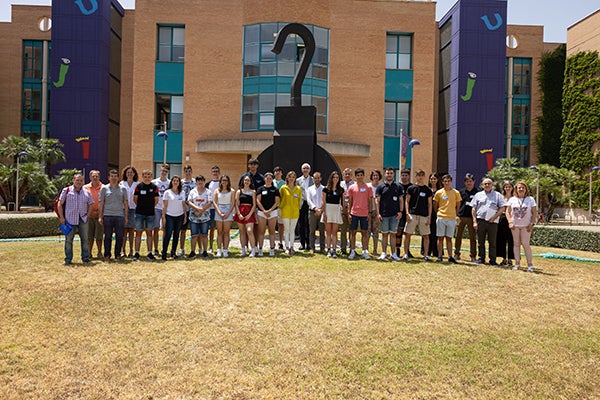 La UJI y CEFIRE entregan los premios a los jóvenes investigadores e investigadoras de «El gusto de investigar» La UJI y CEFIRE entregan los premios a los jóvenes investigadores e investigadoras de «El gusto de investigar»