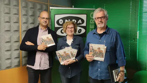 Programa universitario de maiores da Uvigo no Campus de Pontevedra De esquerda a dereita: Iván Martínez Lemos, director do programa , Ana Santos desde o colectivo "De vella a bella" e Chema, alumno desde hai 11 anos.