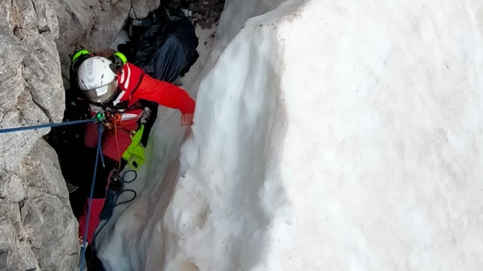 Muere un varón de 72 años tras caer a una grieta en los Picos de Europa Muere un varón de 72 años tras caer a una grieta en los Picos de Europa