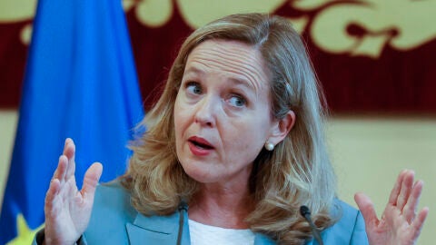 Calvi&ntilde;o confirma que el descuento de 20 c&eacute;ntimos en el combustible seguir&aacute; siendo general