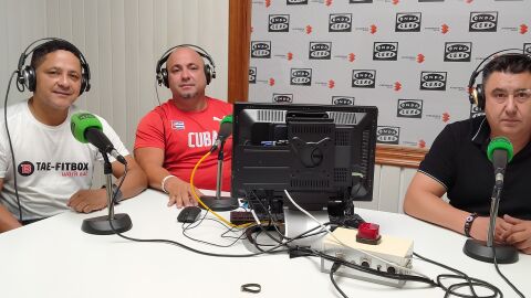 Giovanni Avenda&ntilde;o (maestro de taekwondo), Iv&aacute;n Fern&aacute;ndez Quir&oacute;s (Pte. Fed. Cubana de Taekwondo) y V&iacute;ctor Herrera (Pte. Asoc. de Clubes de Taekwondo de Espa&ntilde;a). 