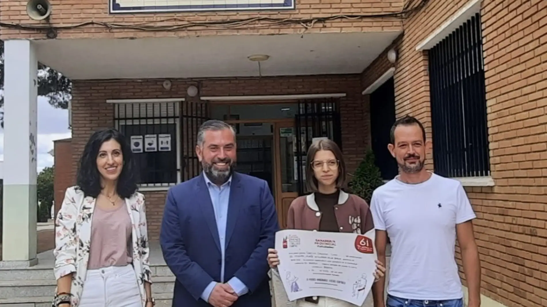 Cristina Cardizales del IES Meléndez Valdés, ganadora de la 61 edición del relato corto de Coca Cola en la Provincia de Badajoz