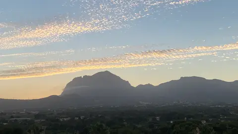 Marina Baixa Puig Campana 2 poco nuboso Marina Baixa Puig Campana 2 poco nuboso