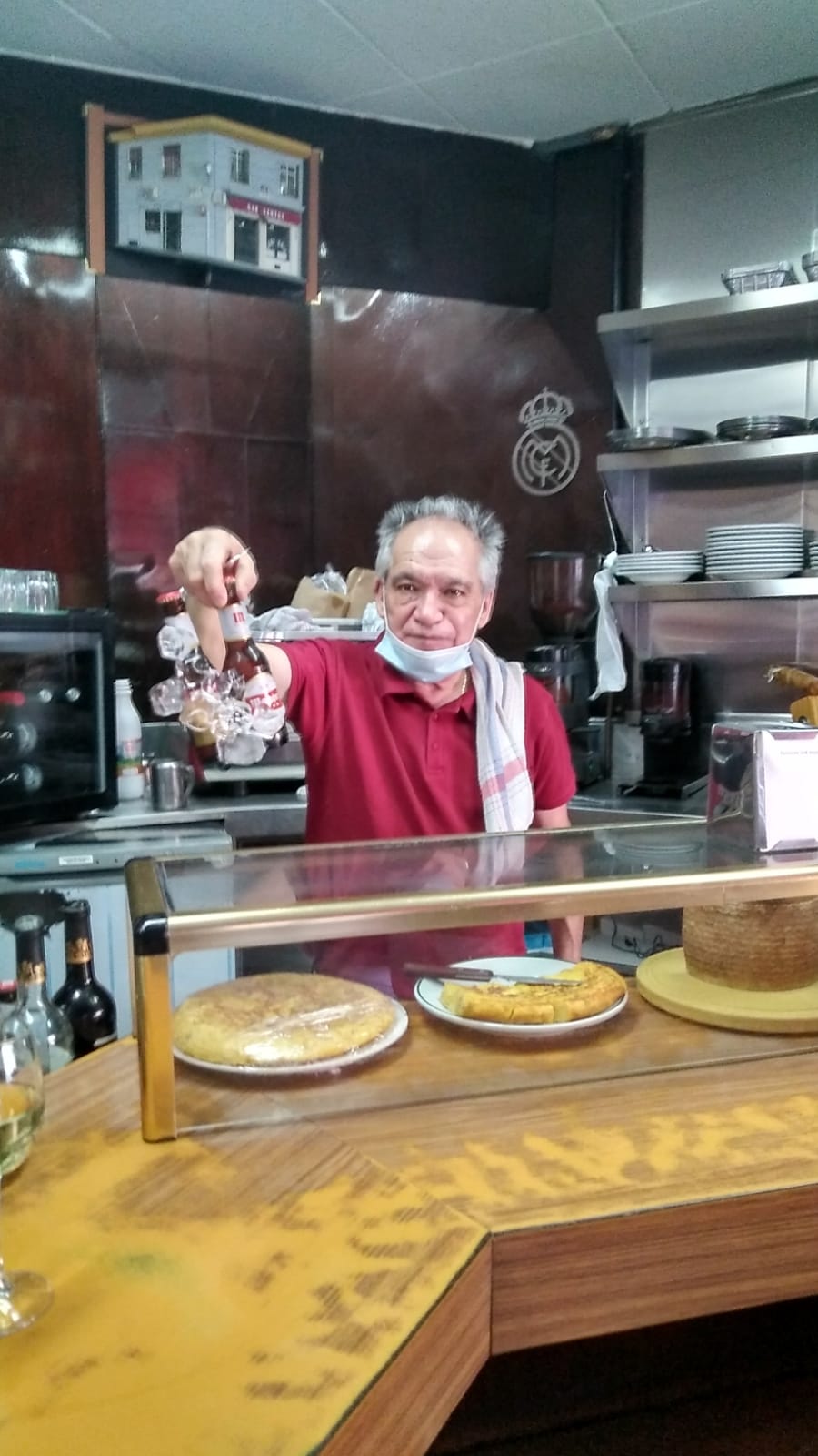 El Bar Santos, uno de los más tradicionales del centro de Madrid, cierra tras más de 60 años El Bar Santos, uno de los más tradicionales del centro de Madrid, cierra tras más de 60 años