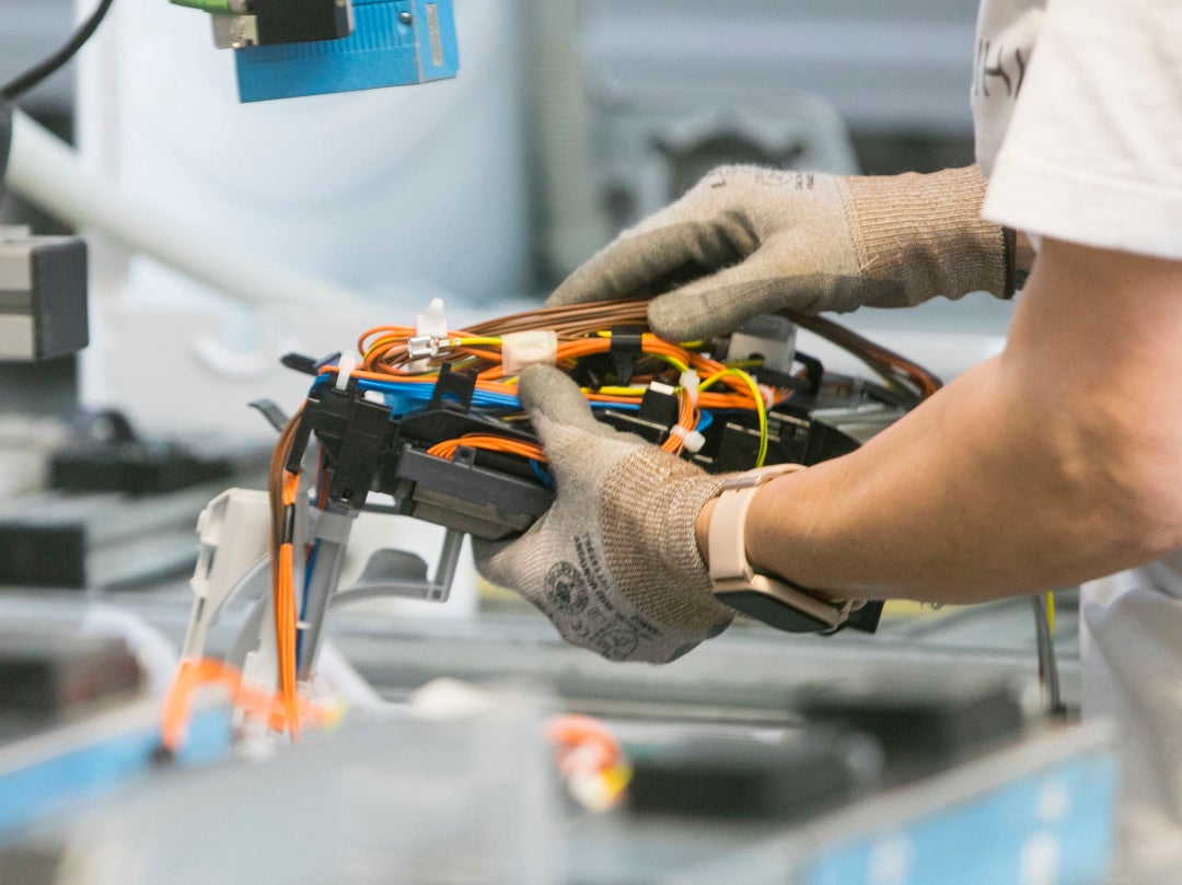 PIB: La economía española frena en seco por el hundimiento del consumo en los hogares PIB: La economía española frena en seco por el hundimiento del consumo en los hogares