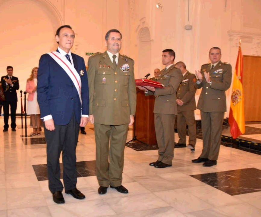 El Rector de la UCO condecorado con la Gran Cruz del Mérito Militar El Rector de la UCO condecorado con la Gran Cruz del Mérito Militar
