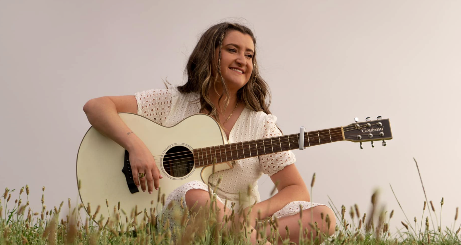 La cantante piloñesa Candela Álvarez nos presenta su nuevo tema: "De tú a tú" La cantante piloñesa Candela Álvarez nos presenta su nuevo tema: "De tú a tú"