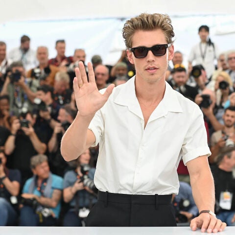 El actor Austin Butler posa en el photocall de la película 'Elvis' en el Festival de Cannes