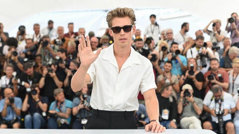 El actor Austin Butler posa en el photocall de la pel&iacute;cula 'Elvis' en el Festival de Cannes