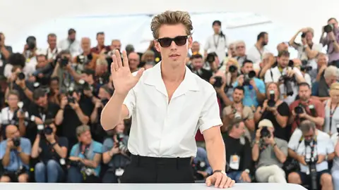 El actor Austin Butler posa en el photocall de la película 'Elvis' en el Festival de Cannes El actor Austin Butler posa en el photocall de la película 'Elvis' en el Festival de Cannes
