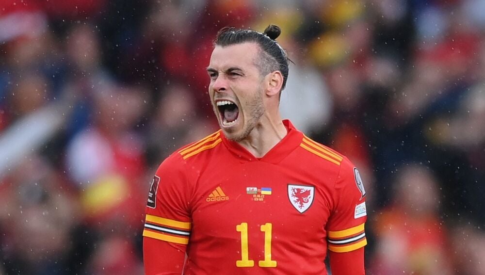 Gareth Bale, con Gales