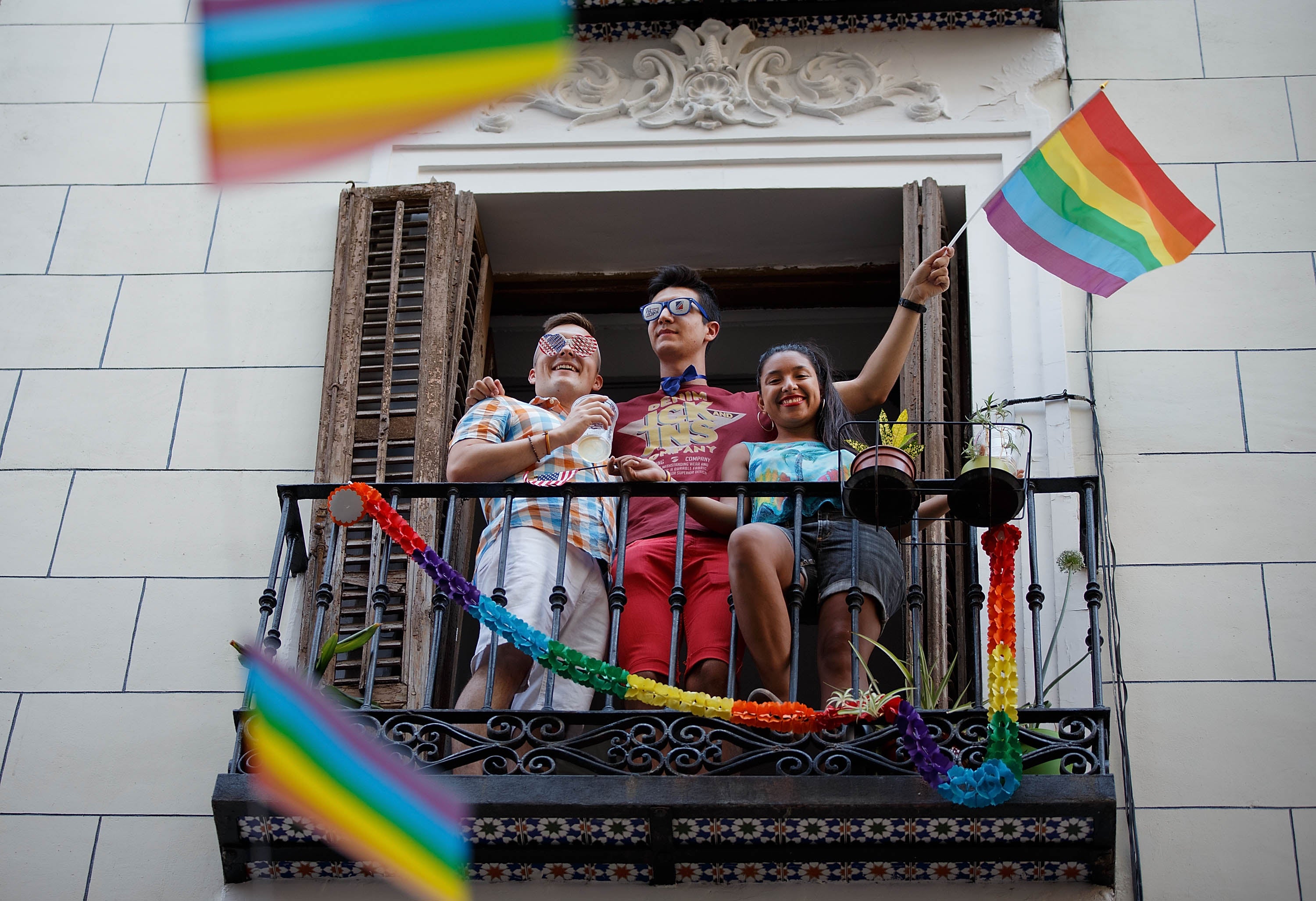 Unas obras cercanas a la Plaza del Rey obligan a cancelar los conciertos programados para el primer día del Orgullo Unas obras cercanas a la Plaza del Rey obligan a cancelar los conciertos programados para el primer día del Orgullo