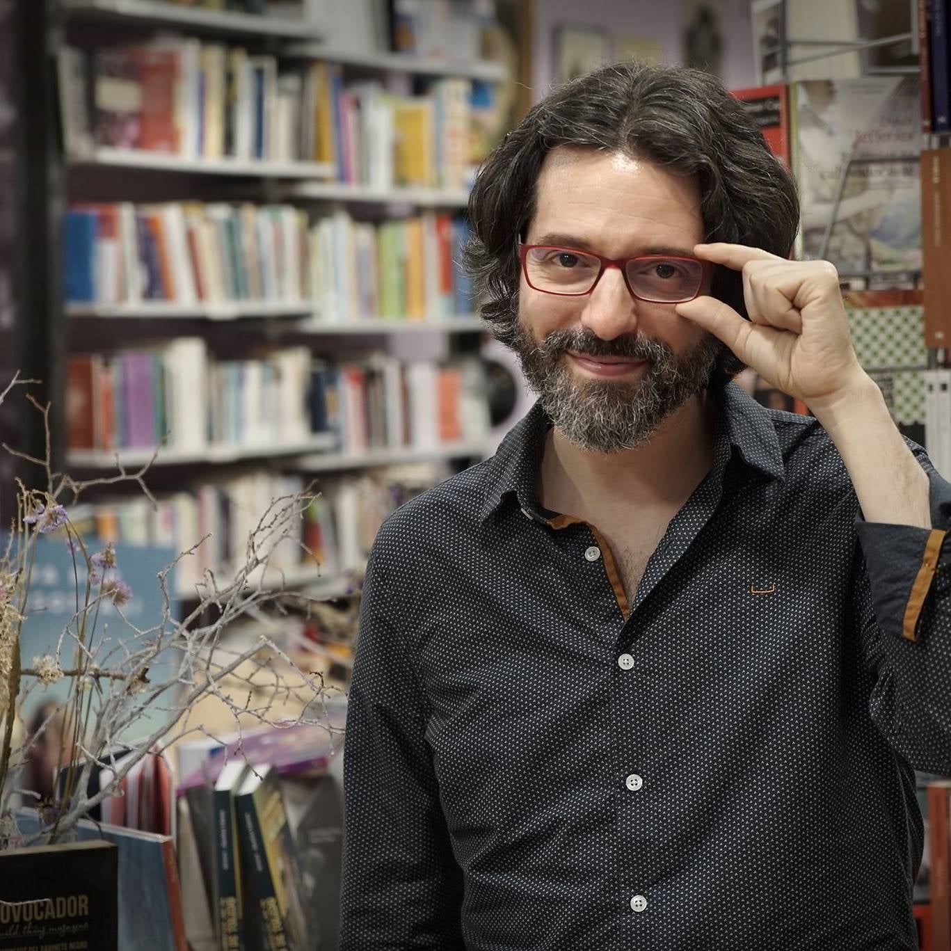 Andrés Neuman presenta en Más de uno Alicante su conmovedora historia sobre la paternidad a través de su libro 'Umbilical' Andrés Neuman presenta en Más de uno Alicante su conmovedora historia sobre la paternidad a través de su libro 'Umbilical'