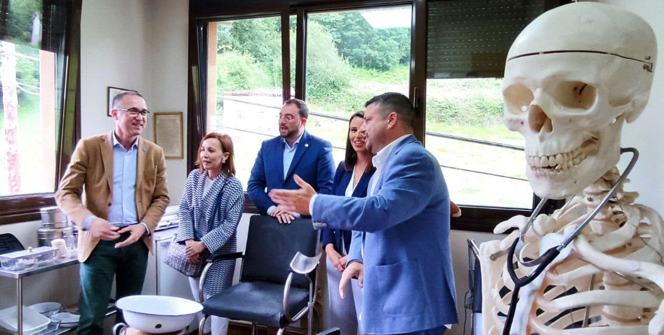 Reconocimiento a los sanitarios asturianos desde Bimenes Reconocimiento a los sanitarios asturianos desde Bimenes