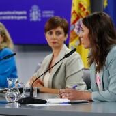 Nadia Calviño, Isabel Rodríguez e Irene Montero en la rueda de prensa posterior al Consejo de Ministros
