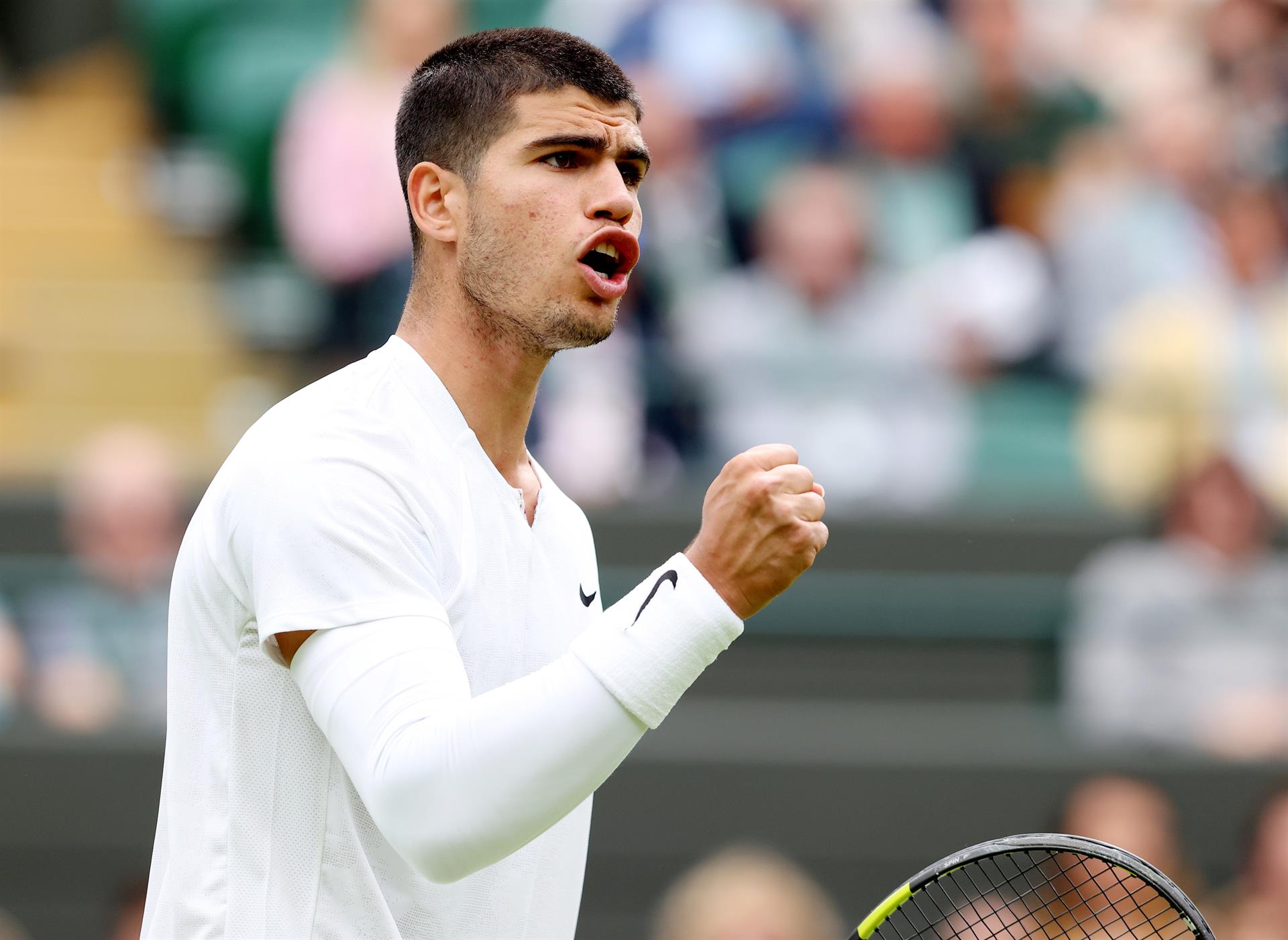Carlos Alcaraz sufre para remontar ante Struff en la primera ronda de Wimbledon Carlos Alcaraz sufre para remontar ante Struff en la primera ronda de Wimbledon