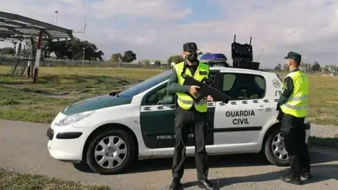Agentes del Equipo PEGASO de la Guardia Civil en el Aeropuerto Alicante-Elche 'Miguel Hernández'. Agentes del Equipo PEGASO de la Guardia Civil en el Aeropuerto Alicante-Elche 'Miguel Hernández'.