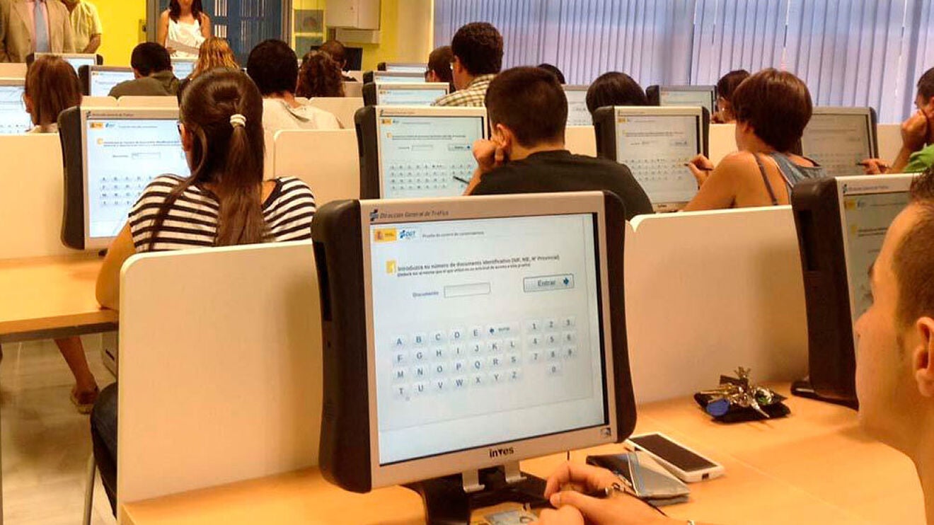 Detectan el uso de un método fraudulento en las pruebas de obtención del permiso de conducir en Tomelloso Detectan el uso de un método fraudulento en las pruebas de obtención del permiso de conducir en Tomelloso