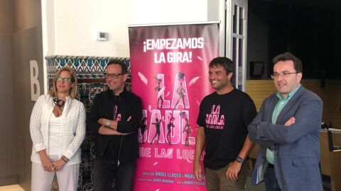 Presentaci&oacute;n de 'La jaula de las locas' en la Escuela de Comercio de Gij&oacute;n