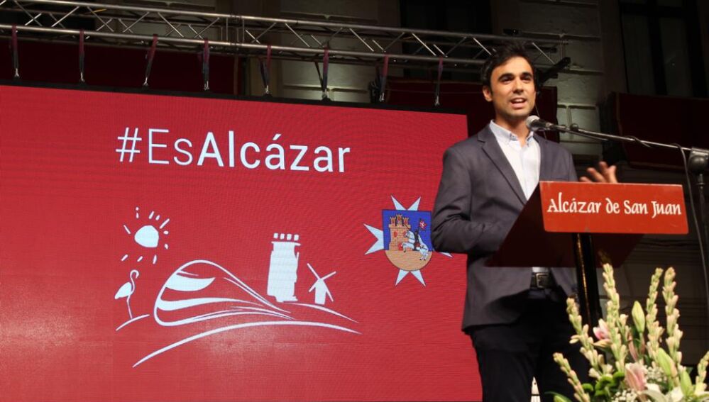 Conde en el pregón de la feria de Alcázar
