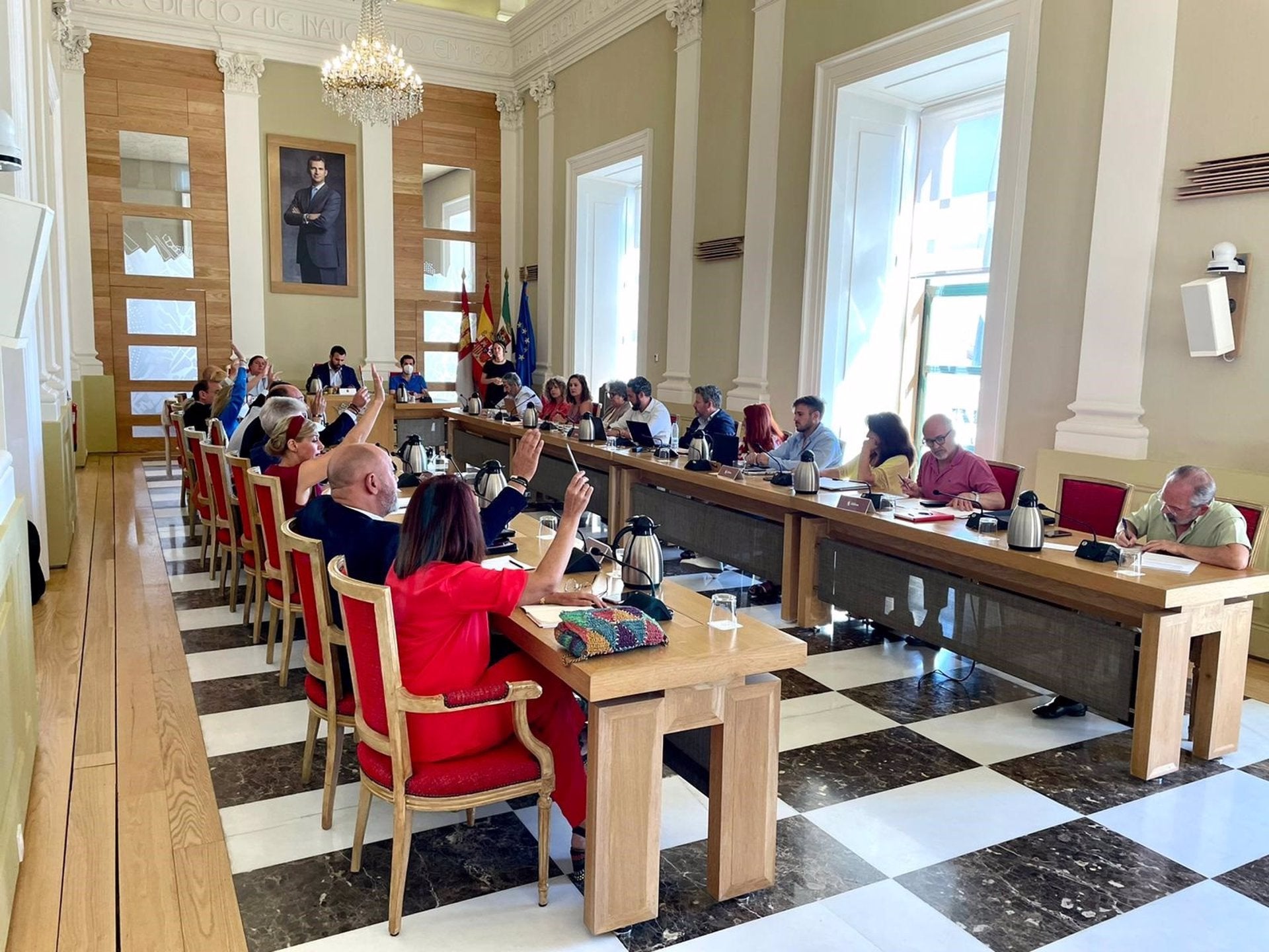 El Ayuntamiento de Cáceres aprueba los Presupuestos para 2022, que ascienden a 75,4 millones de euros El Ayuntamiento de Cáceres aprueba los Presupuestos para 2022, que ascienden a 75,4 millones de euros