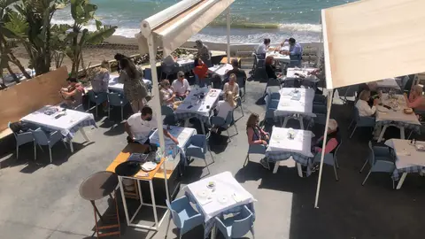 Los chiringuitos ya están preparados para 'hacer su agosto' Los chiringuitos ya están preparados para 'hacer su agosto'