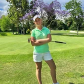 Laura Gómez en un campo de golf Laura Gómez en un campo de golf