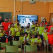 Vicente del Bosque mantiene un encuentro con los participantes en el Campus Deportivo Inclusivo