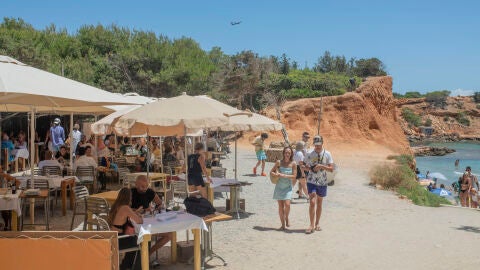 Ruta por los &#39;Soletes&#39; de verano en Ibiza: estos son los mejores chiringuitos, terrazas y heladerías de la isla