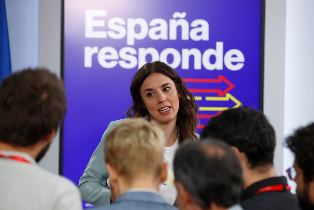 Irene Montero entra en bucle al ser preguntada sobre por qué no dio su opinión sobre Melilla tras el Consejo de Ministros Irene Montero entra en bucle al ser preguntada sobre por qué no dio su opinión sobre Melilla tras el Consejo de Ministros