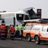 Accidente mortal en Granada: un muerto y 35 heridos en la colisión entre dos autobuses y un coche