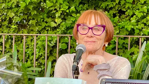POR FIN NO ES LUNES JULIA SORIA