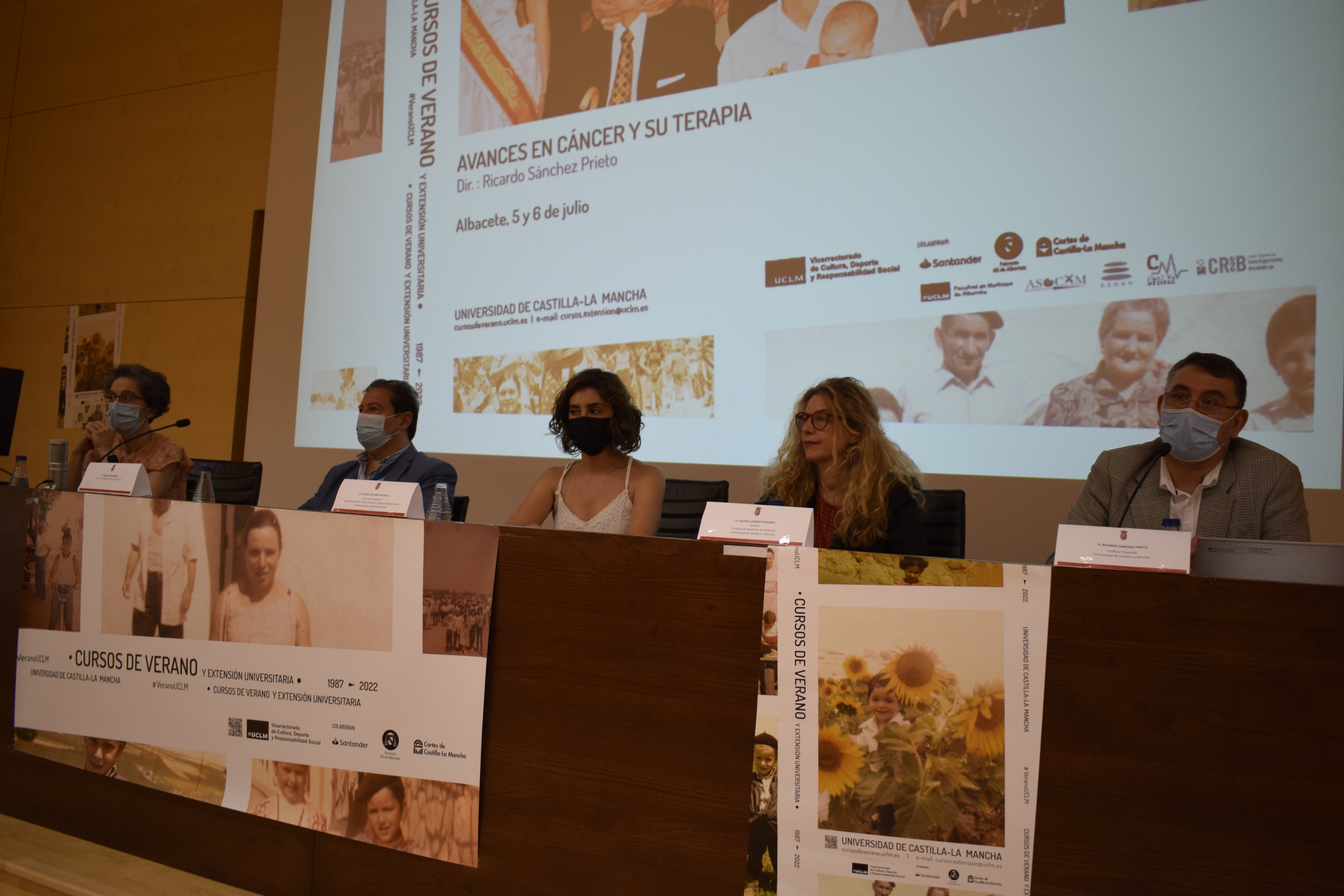 La UCLM celebra un seminario que aborda los avances científicos en cáncer y su terapia La UCLM celebra un seminario que aborda los avances científicos en cáncer y su terapia