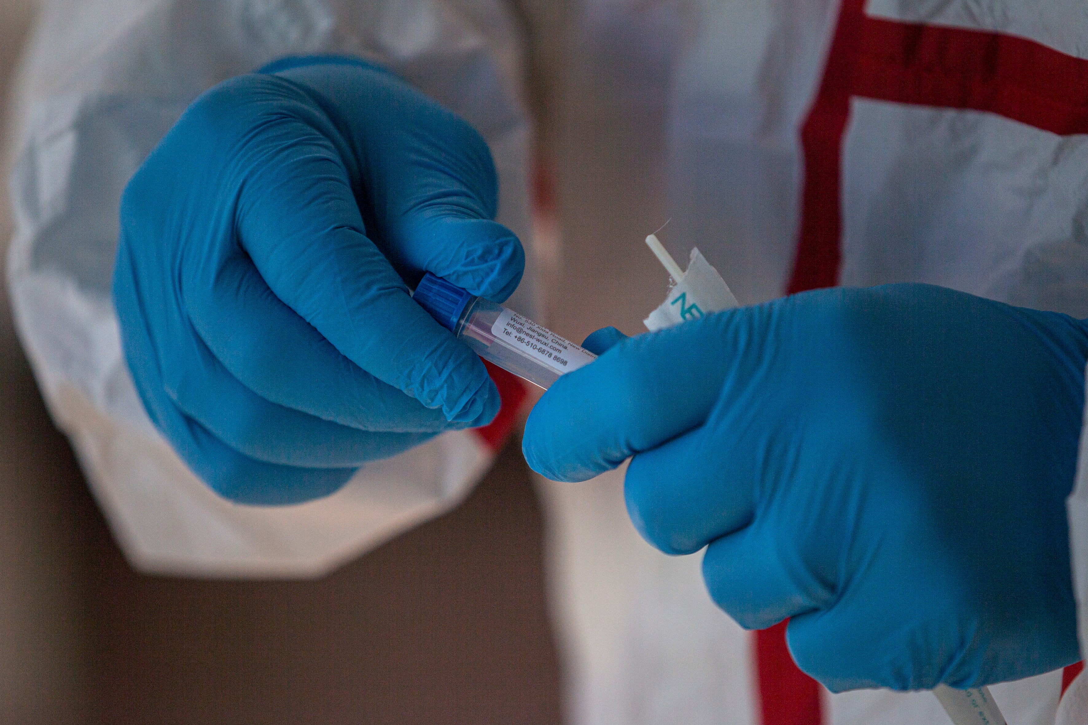 Por qué ya estamos en la ‘octava ola Covid’: cómo afecta, síntomas y qué ha pasado con la séptima ola Por qué ya estamos en la ‘octava ola Covid’: cómo afecta, síntomas y qué ha pasado con la séptima ola